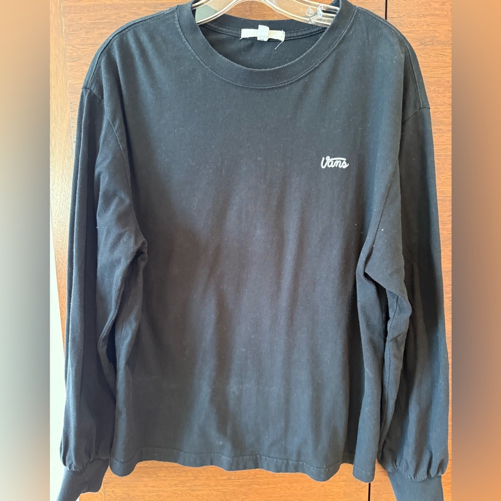 Vans long sleeve T-Shirt with embroidery on front and back. 100% cotton